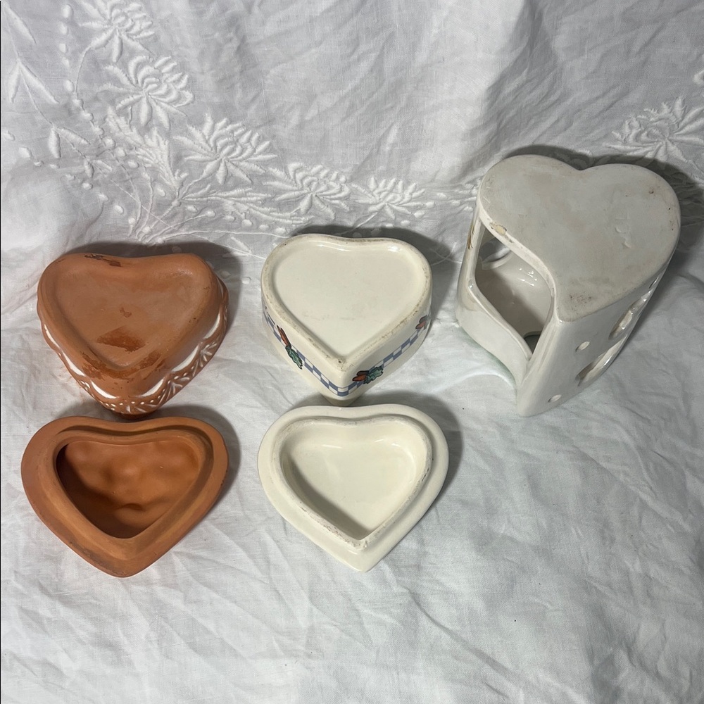 Valentine/Easter Heart-Shaped Ceramic Trinket Dishes/Tealight Holder - Picture 3 of 7
